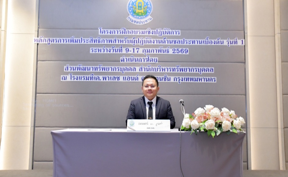 นายธเนศร์ สมบูรณ์ ผู้อำนวยการสำนักบริหารจัดการน้ำและอุทกวิทยา เป็นวิทยากรให้ความรู้สำหรับผู้ปฏิบัติงานด้านชลประทาน